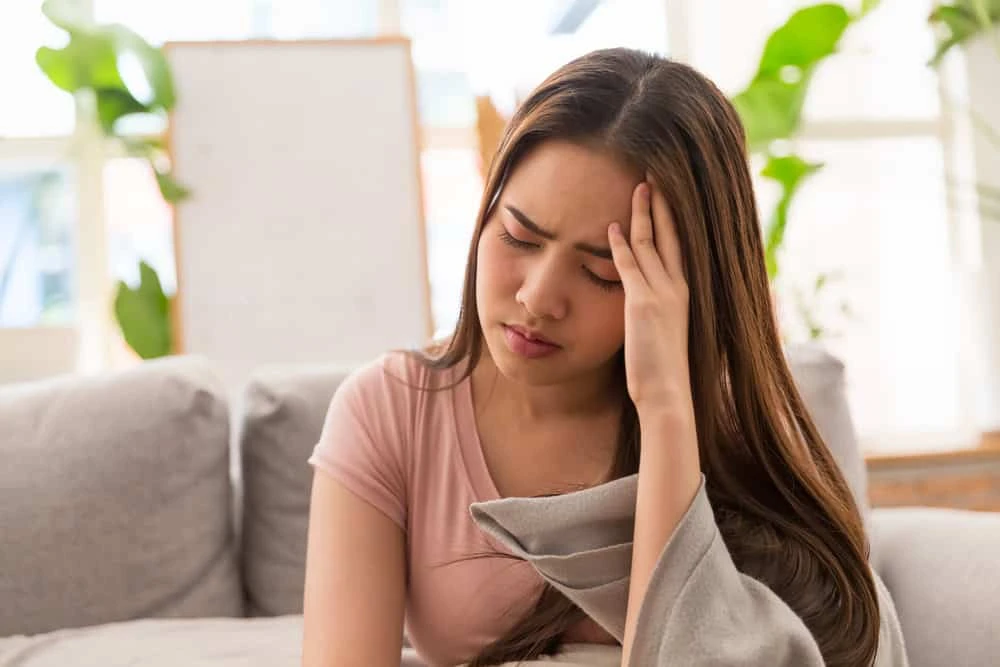 Illustration depicting effective pain management strategies, including medication, physical therapy, mindfulness, and patient-centered care—highlighting holistic approaches to relieve and control pain.